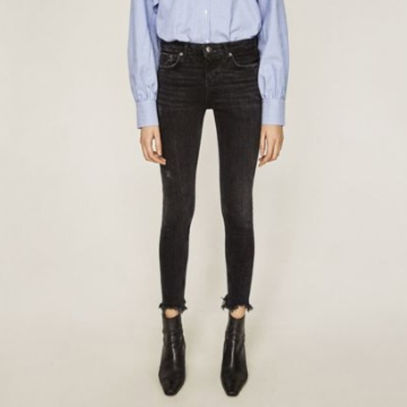 black skinny jeans with frayed hem